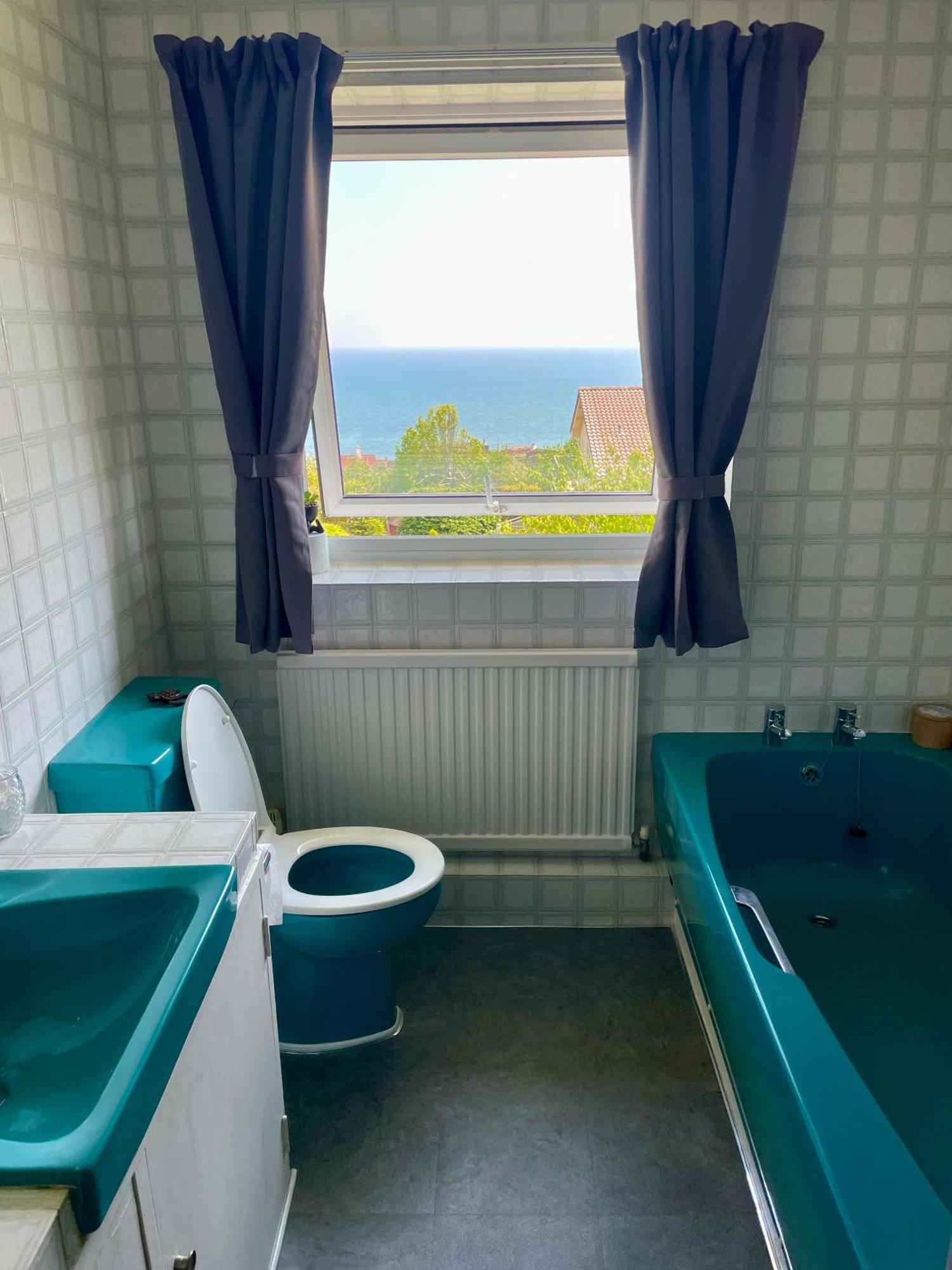 Stunning Charmouth Property With Bay Views! Kültér fotó