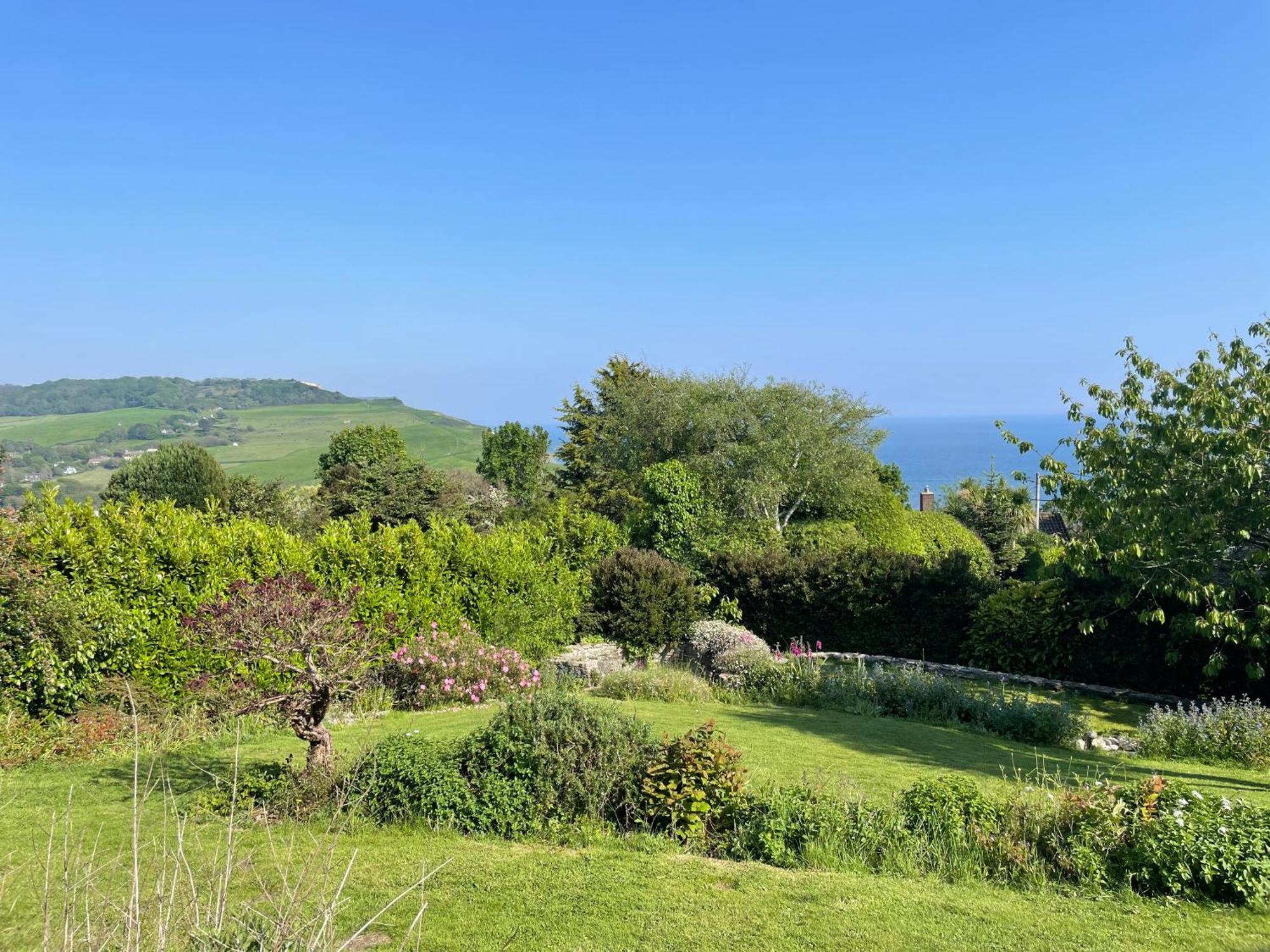 Stunning Charmouth Property With Bay Views! Kültér fotó