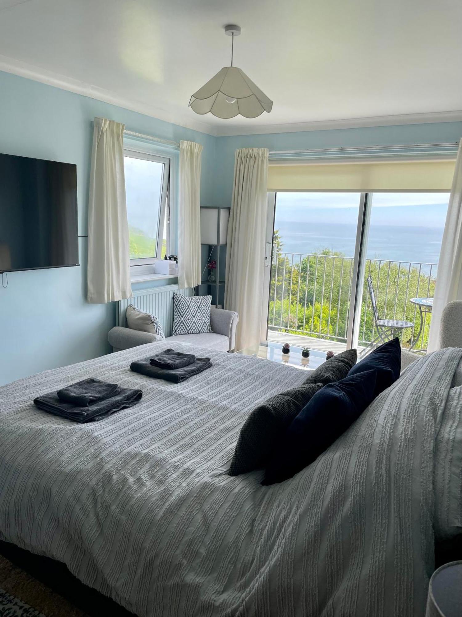 Stunning Charmouth Property With Bay Views! Kültér fotó