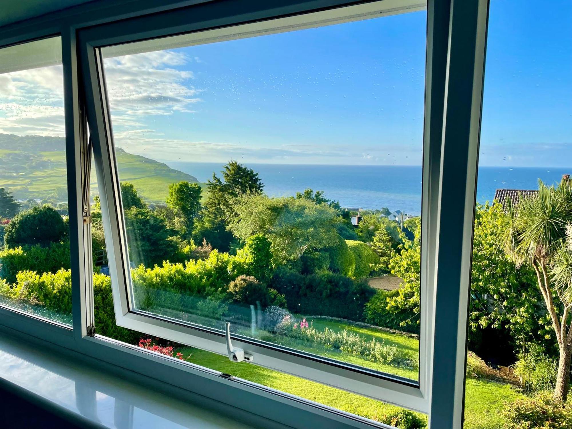 Stunning Charmouth Property With Bay Views! Kültér fotó