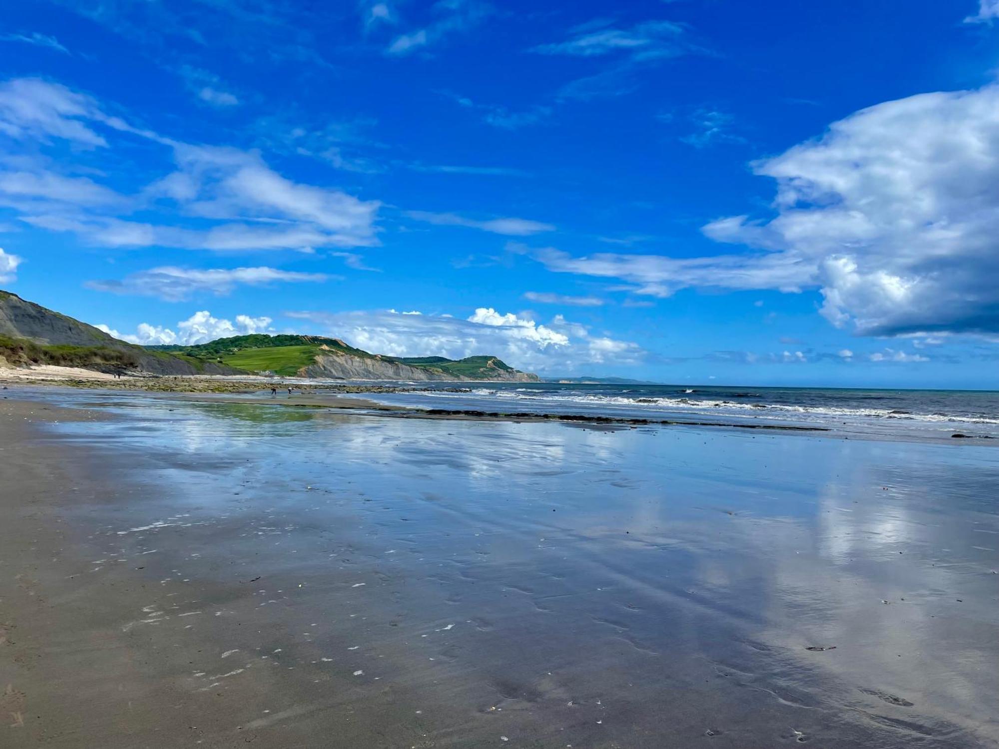 Stunning Charmouth Property With Bay Views! Kültér fotó